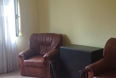 Apartament cu 3 camere decomandat în 1 Decembrie