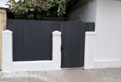 Casă cu 3 camere cu Teren 300 Mp în Central