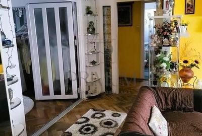 Apartament cu 4 camere decomandat în Telegrafului