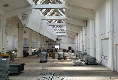 Spațiu industrial, de 1,800 mp, în CET - 8