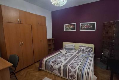 Apartament cu 3 camere semidecomandat în Complex Studențesc