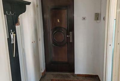 Apartament cu 3 camere semidecomandat în Câmpia Libertății