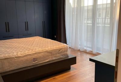 Apartament cu 3 camere semidecomandat, mobilat în Central