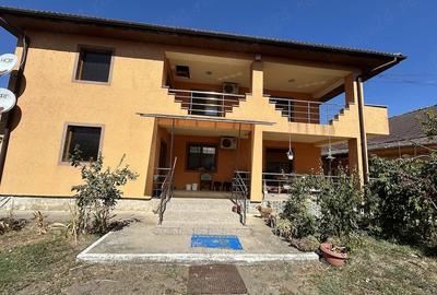 Casă cu 4 camere cu Teren 1812 Mp în Central