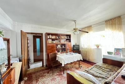 Apartament cu 3 camere semidecomandat în Central - 1