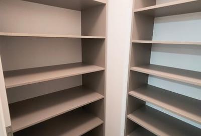 Apartament cu 3 camere decomandat, mobilat în Tractorul - 8