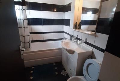 Apartament decomandat în Universitate