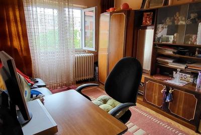 Apartament cu 3 camere decomandat în Aradului - 2