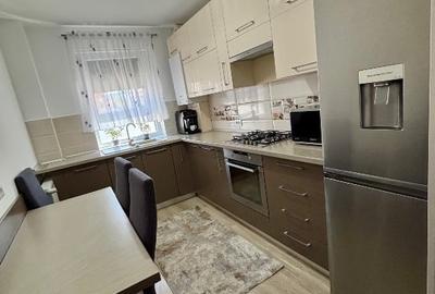 Apartament cu 3 camere decomandat, mobilat în Tractorul - 1