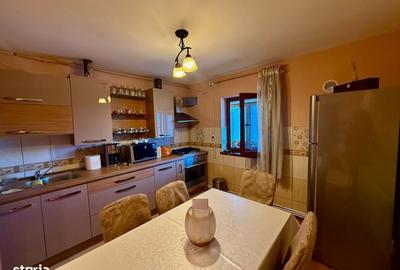 Apartament cu 2 camere decomandat în Liliacului
