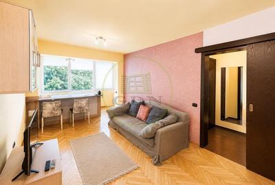 Apartament cu 2 camere semidecomandat, mobilat în Pajura