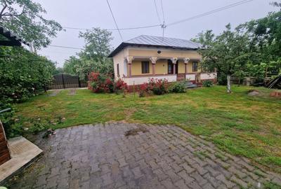 Casă individuală cu 3 camere cu Canalizare în Lunca Corbului