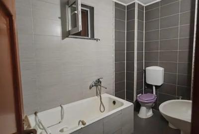 Casă cu 6 camere cu Teren 700 Mp în Central