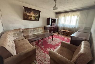 Apartament cu 3 camere decomandat în Micro 12