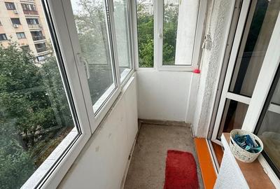 Apartament cu 3 camere decomandat în Podu Roș
