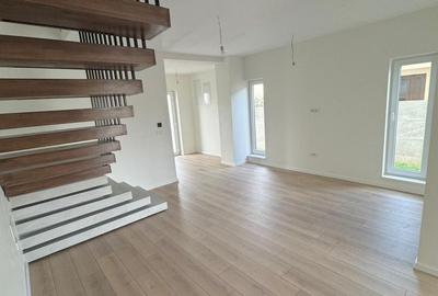 Duplex cu 4 camere cu Canalizare în Șag - 1
