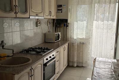 Apartament cu 3 camere decomandat în Tractorul - 2