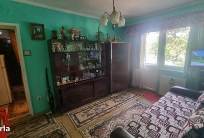 Apartament cu 2 camere nedecomandat în Nufărul
