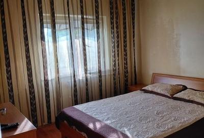 Apartament cu 3 camere decomandat în Craiovița Nouă