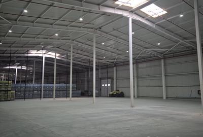 Spațiu comercial, de 1,000 mp, în Exterior Sud