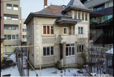 Casă cu 4 camere cu Teren 470 Mp în Central - 1