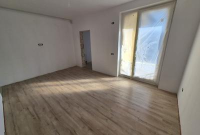 Apartament cu 2 camere decomandat în Giroc