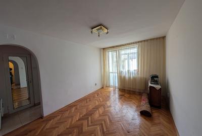 Apartament cu 3 camere semidecomandat în Calea Romanului - 4