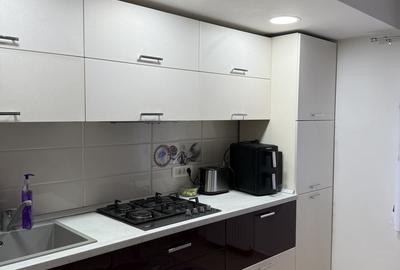 Apartament cu 3 camere decomandat în Astra