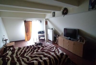 Casă individuală cu 8 camere cu Canalizare în Faleza Nord - 11