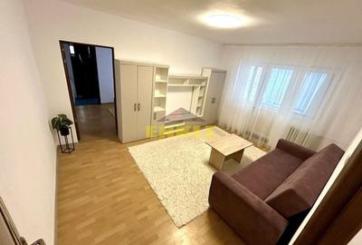 Apartament cu 3 camere semidecomandat în Central - 1