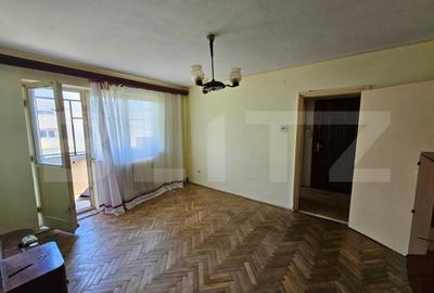 Apartament cu 2 camere semidecomandat în Cugir