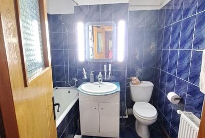 Apartament cu 3 camere decomandat, mobilat în Micro 11 - 2