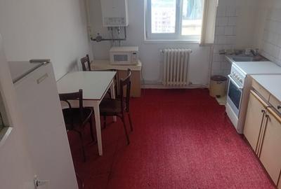 Apartament cu 3 camere decomandat în Calea Romanului