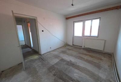 Apartament cu 4 camere decomandat în Steaua - 3