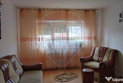 Apartament cu 3 camere decomandat în Sărari - 5