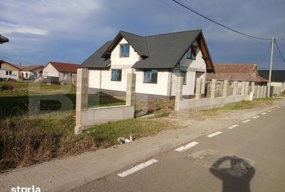 Casă cu 4 camere cu Teren 800 Mp în Tineretului