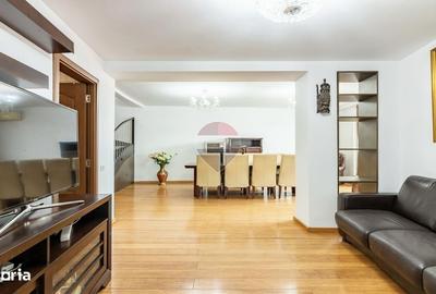 Apartament cu 4 camere în Unirii