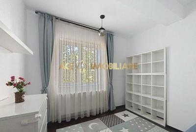 Apartament cu 3 camere decomandat, mobilat în Păcii