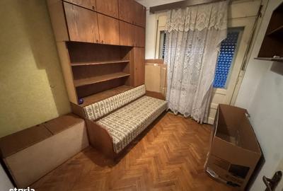 Casă cu 4 camere decomandat în Central