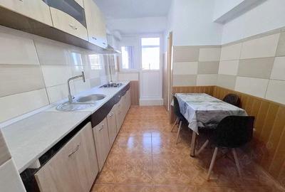Apartament cu 2 camere decomandat în Micro 18