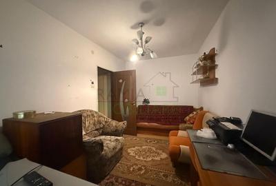 Apartament cu 2 camere semidecomandat în 13 Decembrie - 2