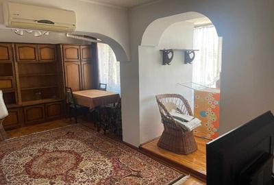 Apartament cu 3 camere decomandat în Exterior Vest