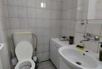 Spațiu comercial, de 40 mp, în Central - 4