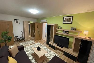 Apartament cu 2 camere semidecomandat, mobilat în Pajura