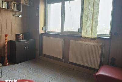 Apartament cu 4 camere decomandat în Viziru 3