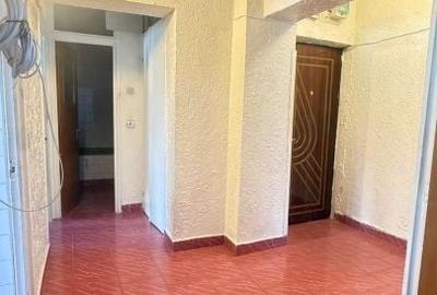 Apartament cu 3 camere decomandat în Republicii