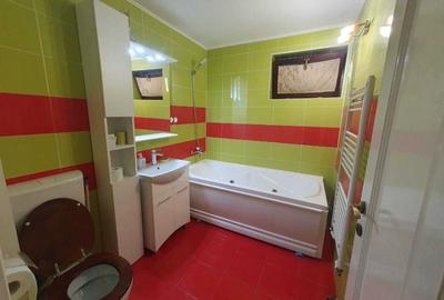Casă cu 4 camere cu Teren 300 Mp în Tătărași