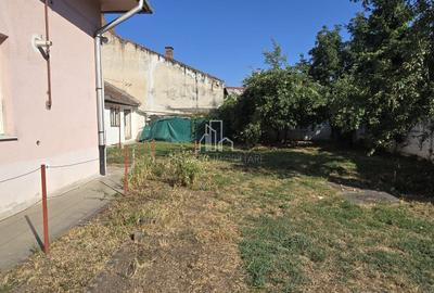 Casă cu 5 camere cu Teren 600 Mp în 7 Noiembrie