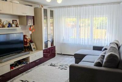 Apartament cu 3 camere decomandat în Triaj