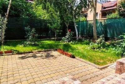 Casă cu 5 camere cu Teren 240 Mp în Domenii
